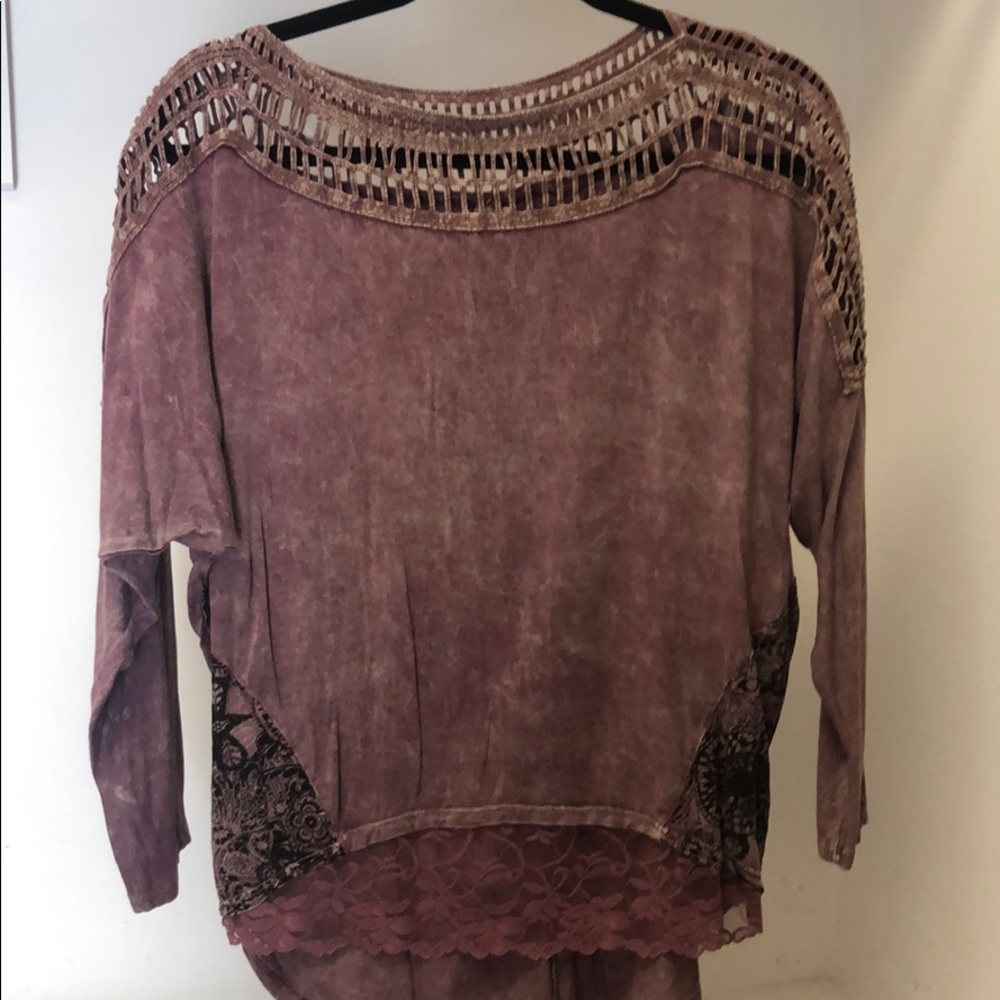 Quarter sleeve purple top with cutouts on top hem!